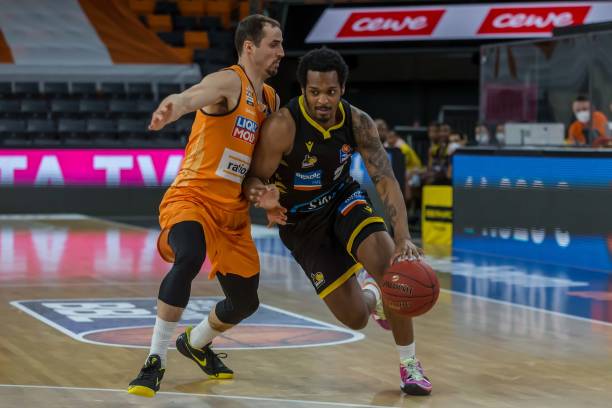 护显得至关 护显得至关