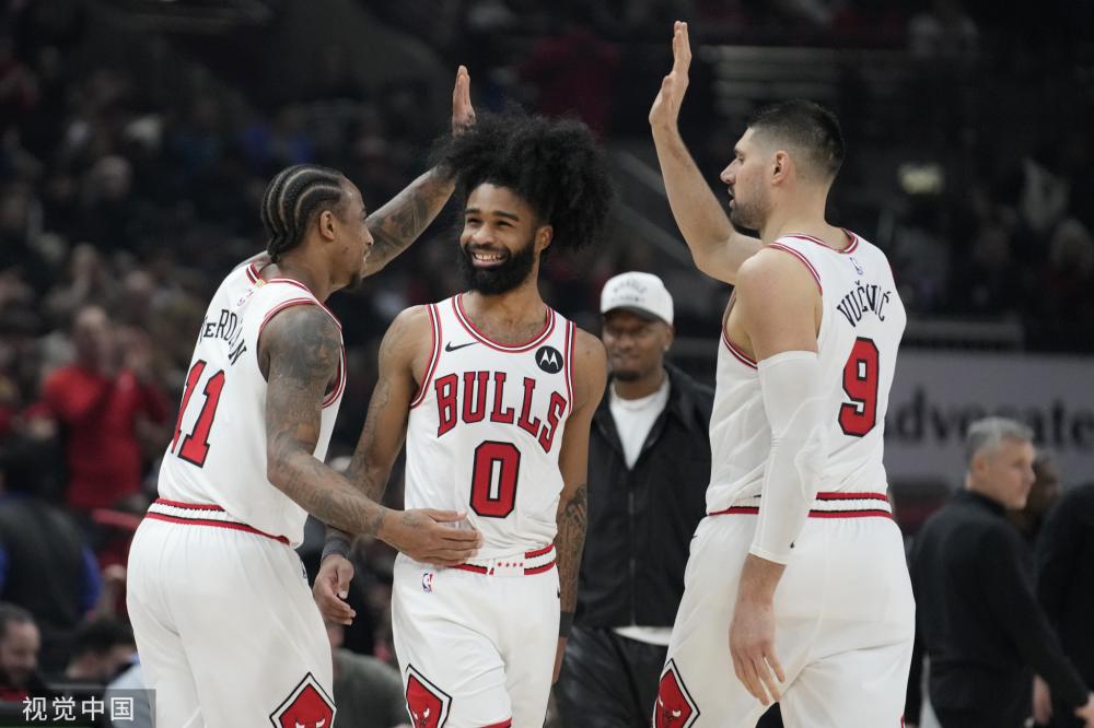 士展示了他 士展示了他